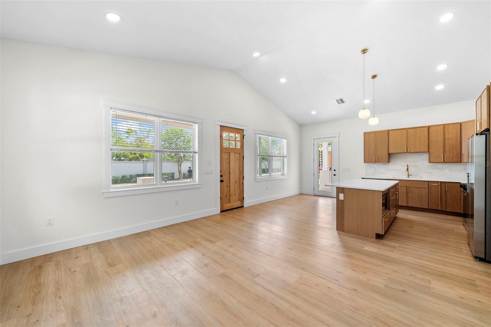 Image 7 of 44 For 1712 Comanche Avenue