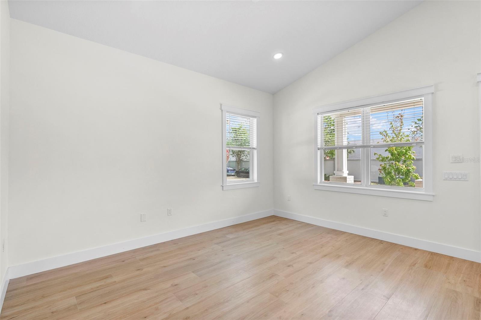 Image 8 of 44 For 1712 Comanche Avenue