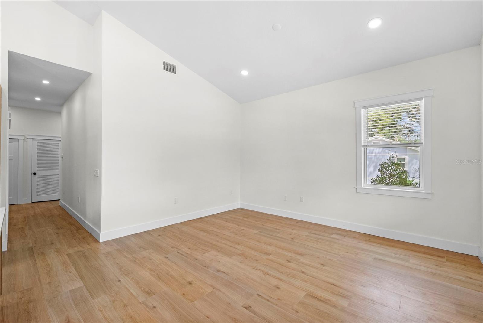 Image 9 of 44 For 1712 Comanche Avenue