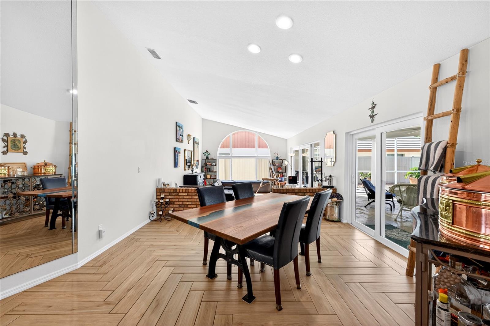 Image 11 of 64 For 14067 Joel Court