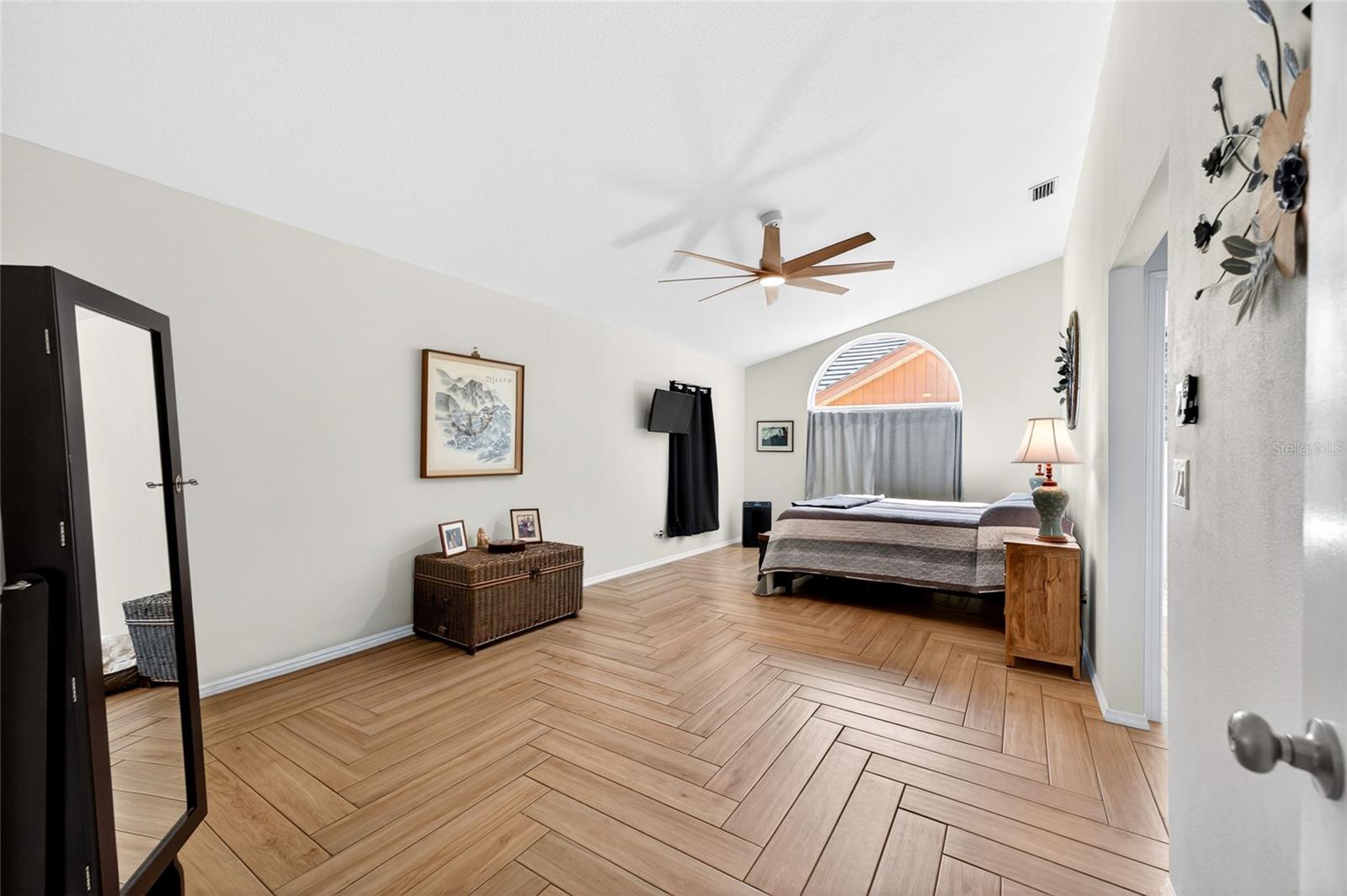 Image 16 of 64 For 14067 Joel Court