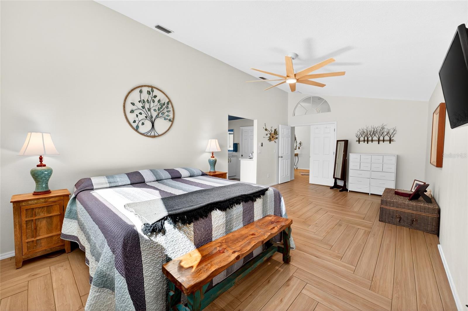 Image 18 of 64 For 14067 Joel Court