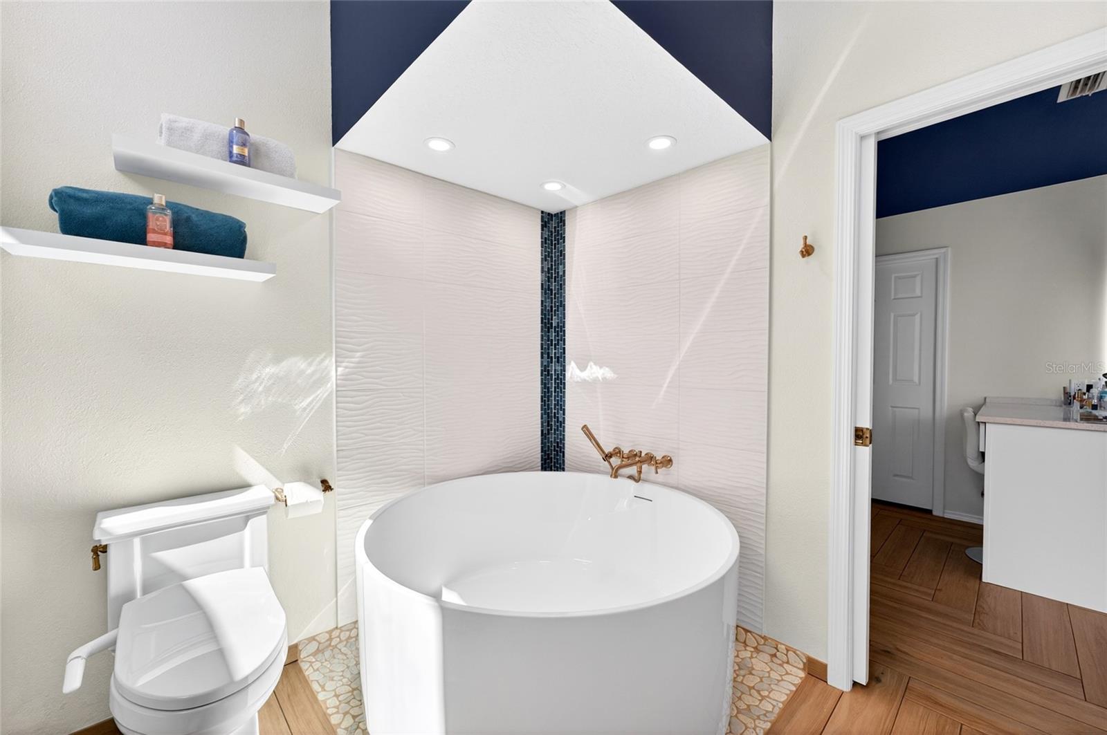 Image 22 of 64 For 14067 Joel Court