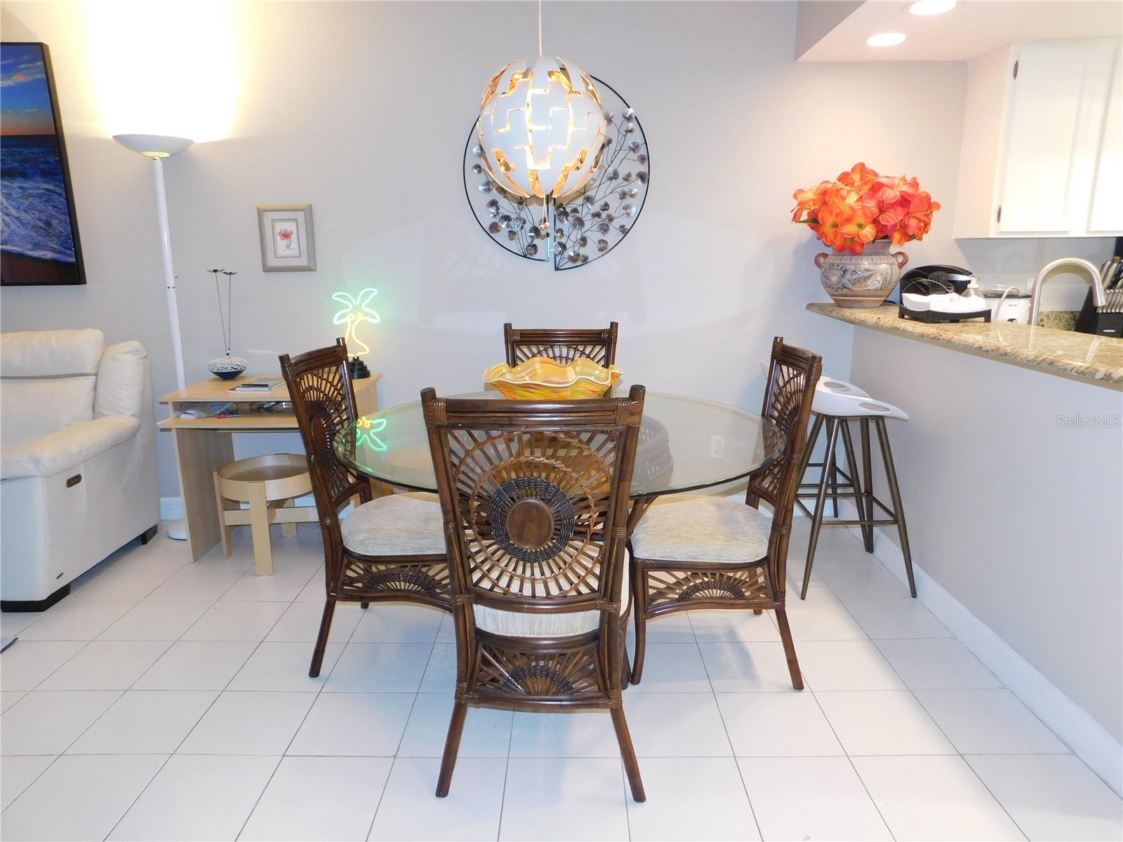 Image 10 of 32 For 207 Woodlake Wynde  207