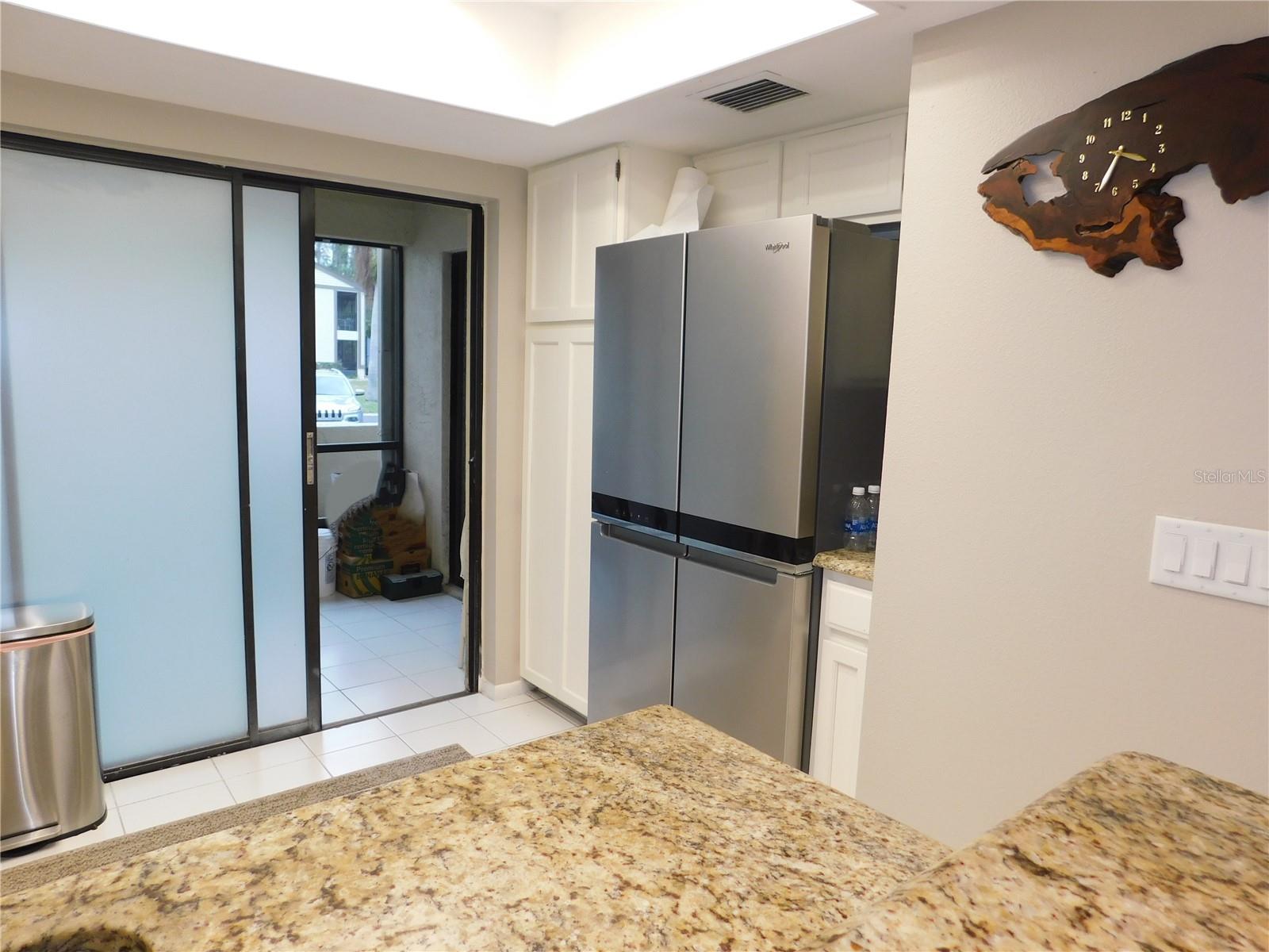 Image 15 of 32 For 207 Woodlake Wynde  207