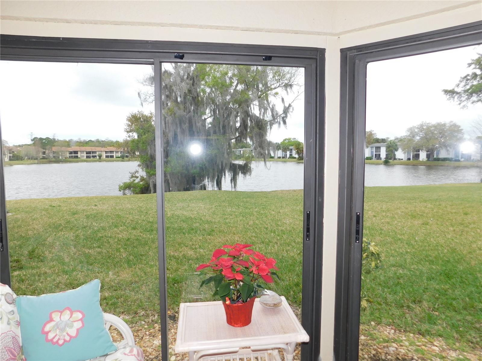 Image 21 of 32 For 207 Woodlake Wynde  207