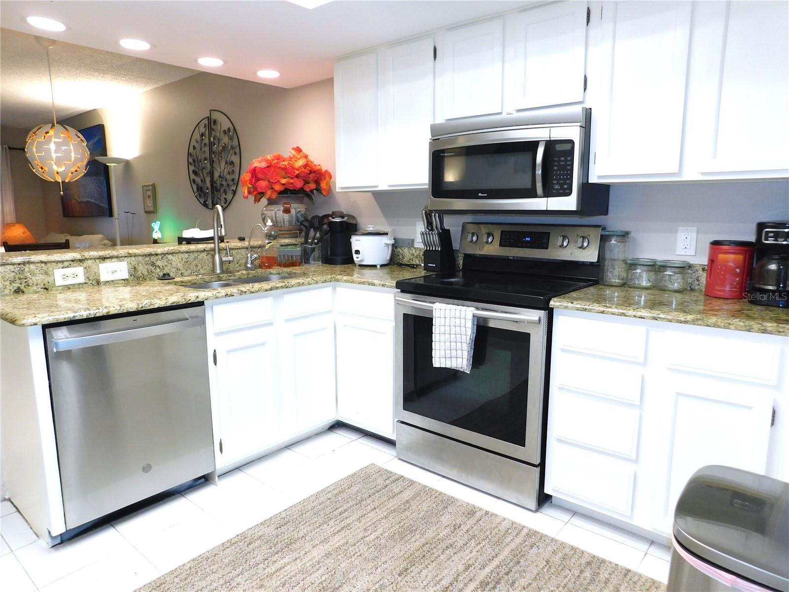 Image 25 of 32 For 207 Woodlake Wynde  207