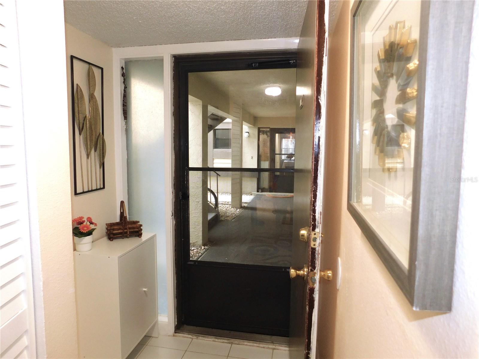 Image 27 of 32 For 207 Woodlake Wynde  207