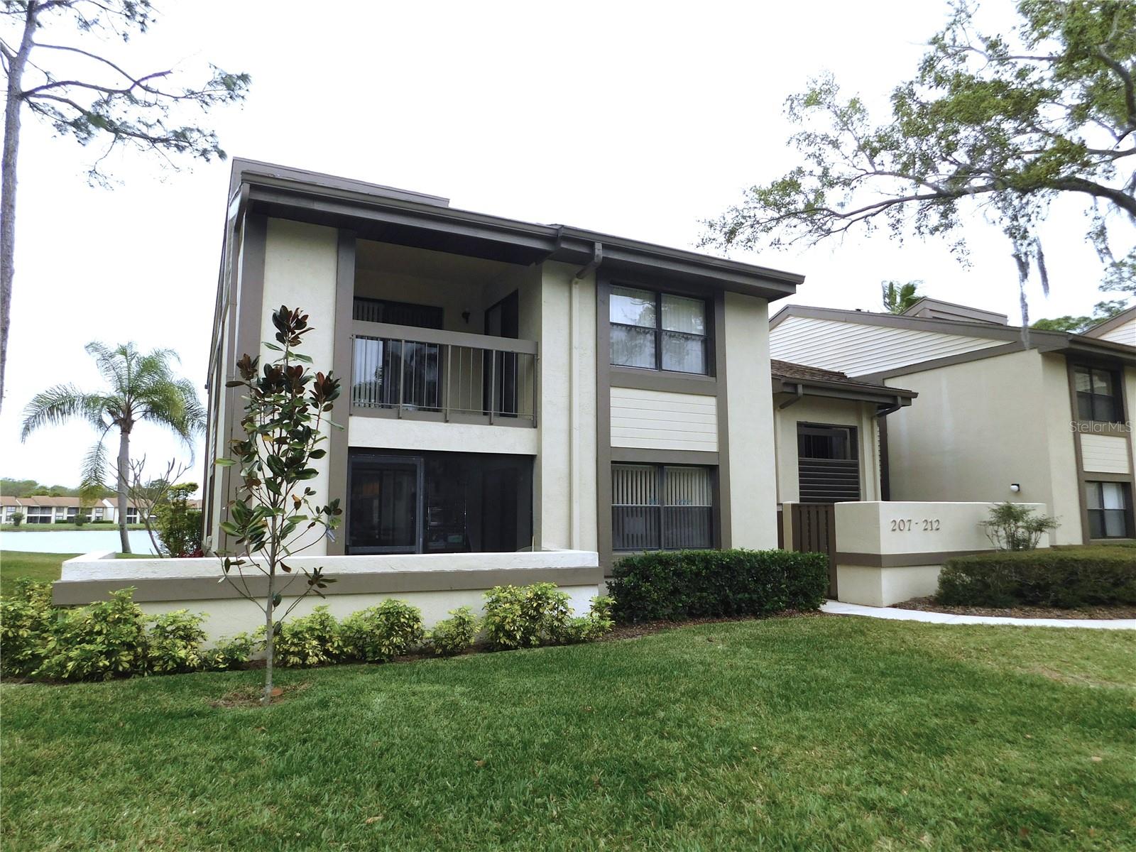 Image 3 of 32 For 207 Woodlake Wynde  207