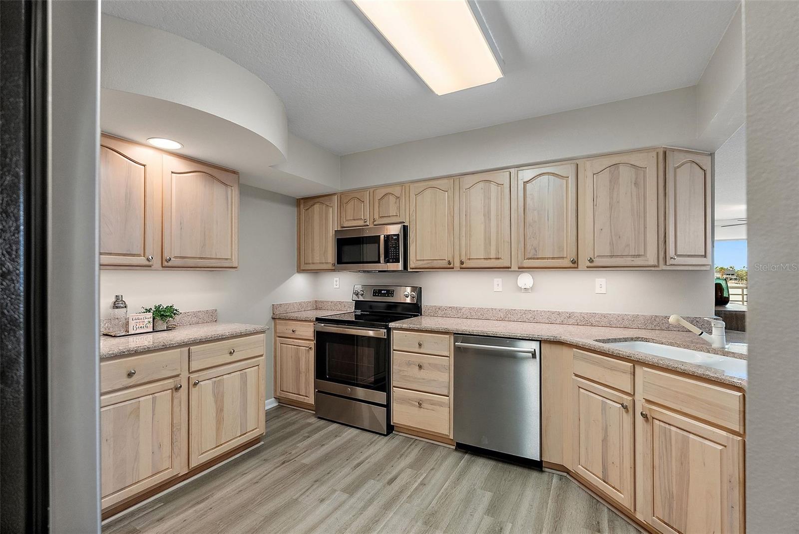 Image 9 of 28 For 6085 Bahia Del Mar Circle 272