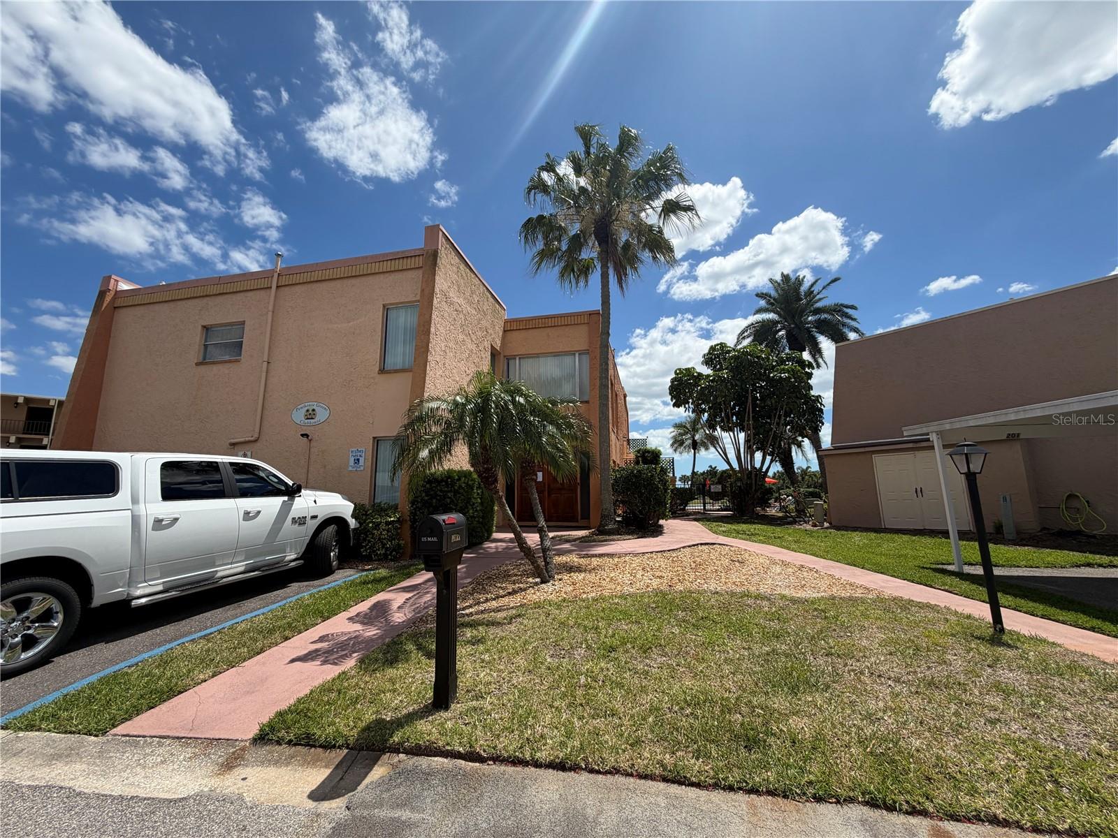 Image 27 of 43 For 225 Country Club Drive C330