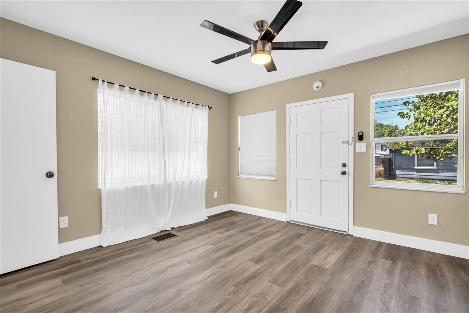 Image 9 of 18 For 1001 Jasmine Way