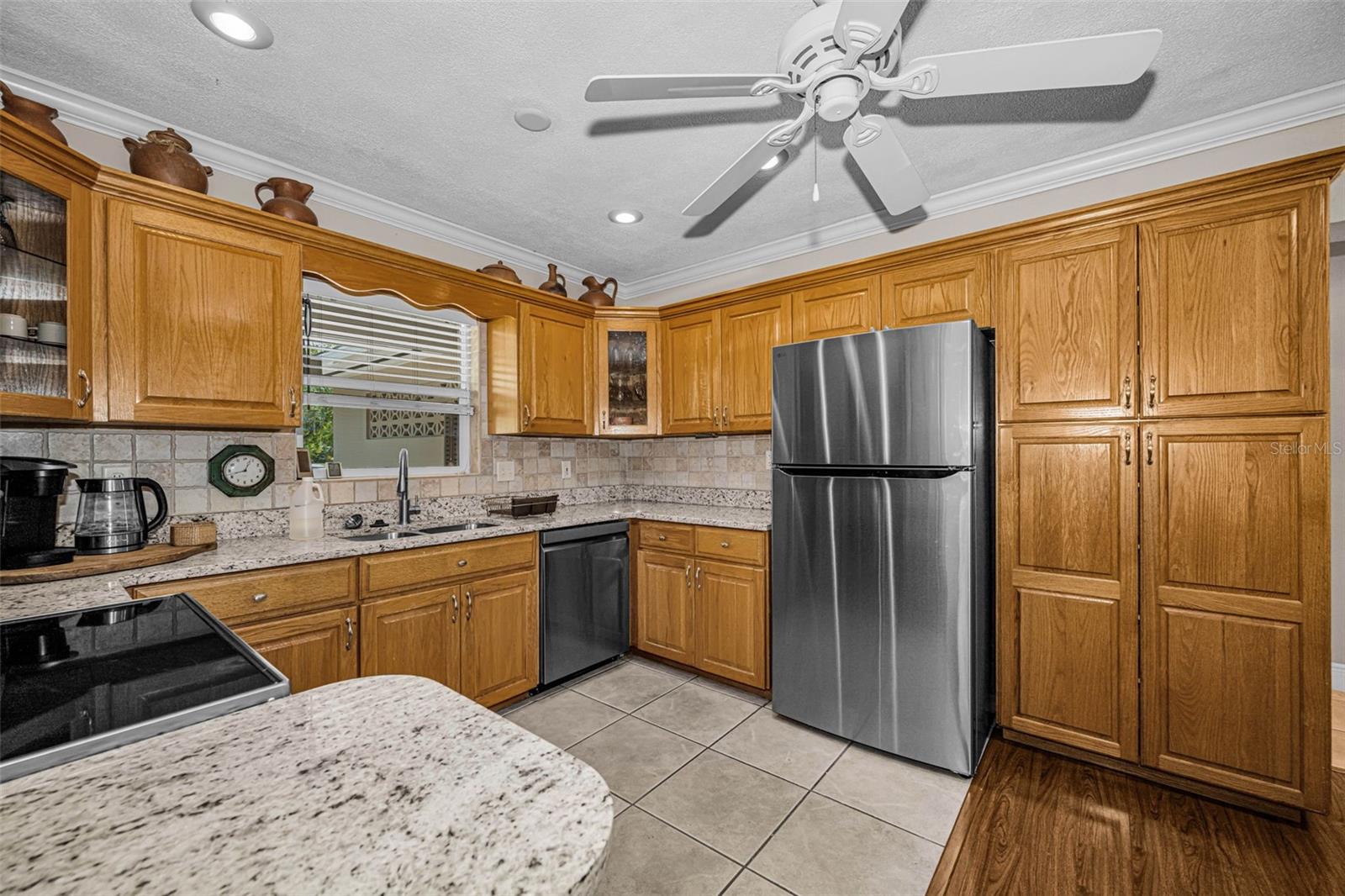 Image 11 of 70 For 253 Park Circle S