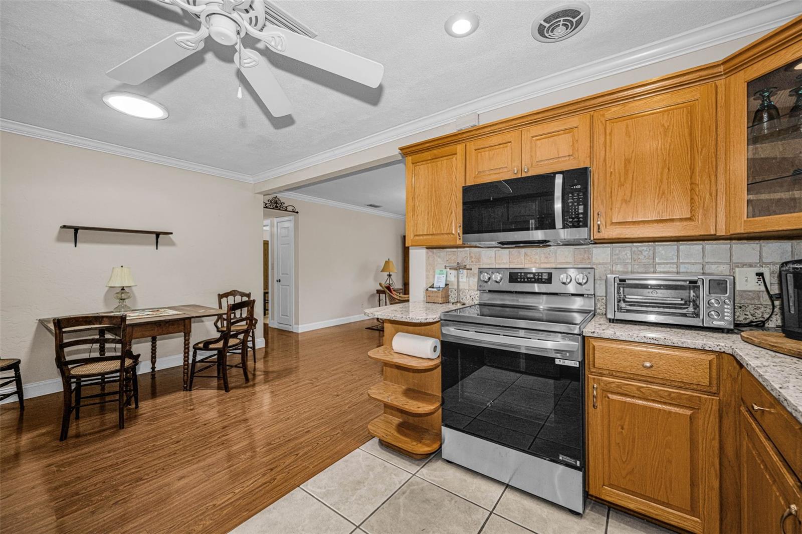 Image 12 of 70 For 253 Park Circle S