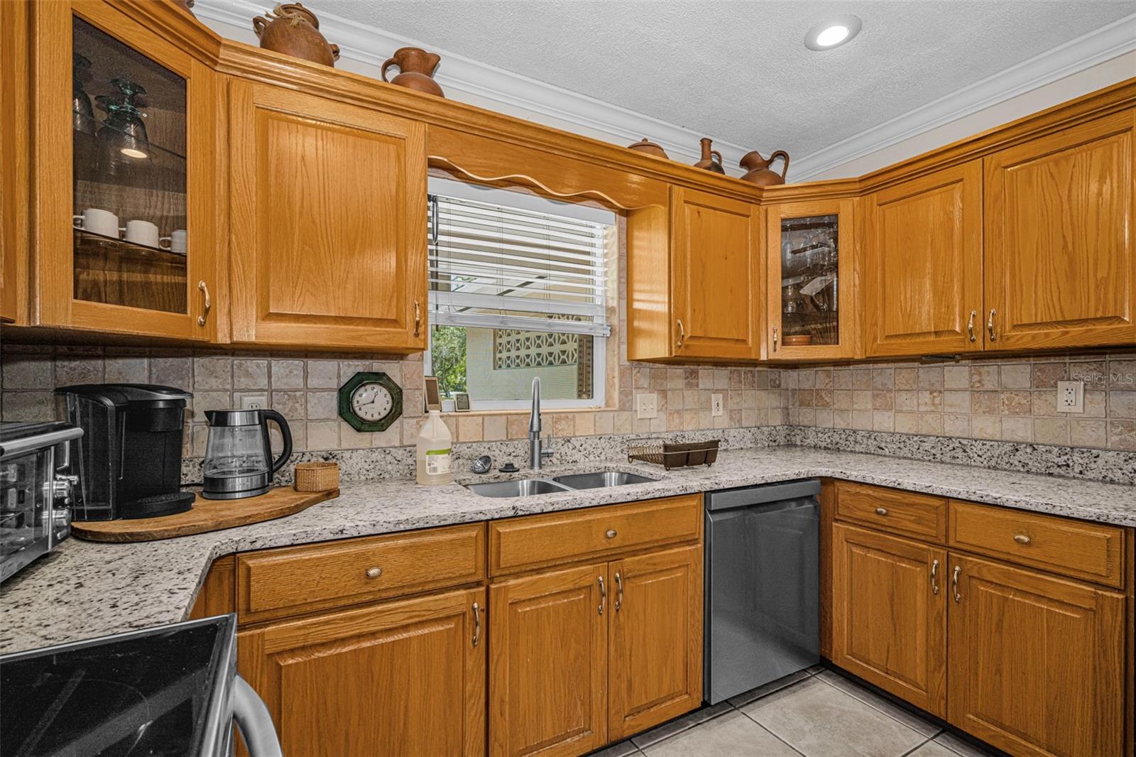 Image 14 of 70 For 253 Park Circle S