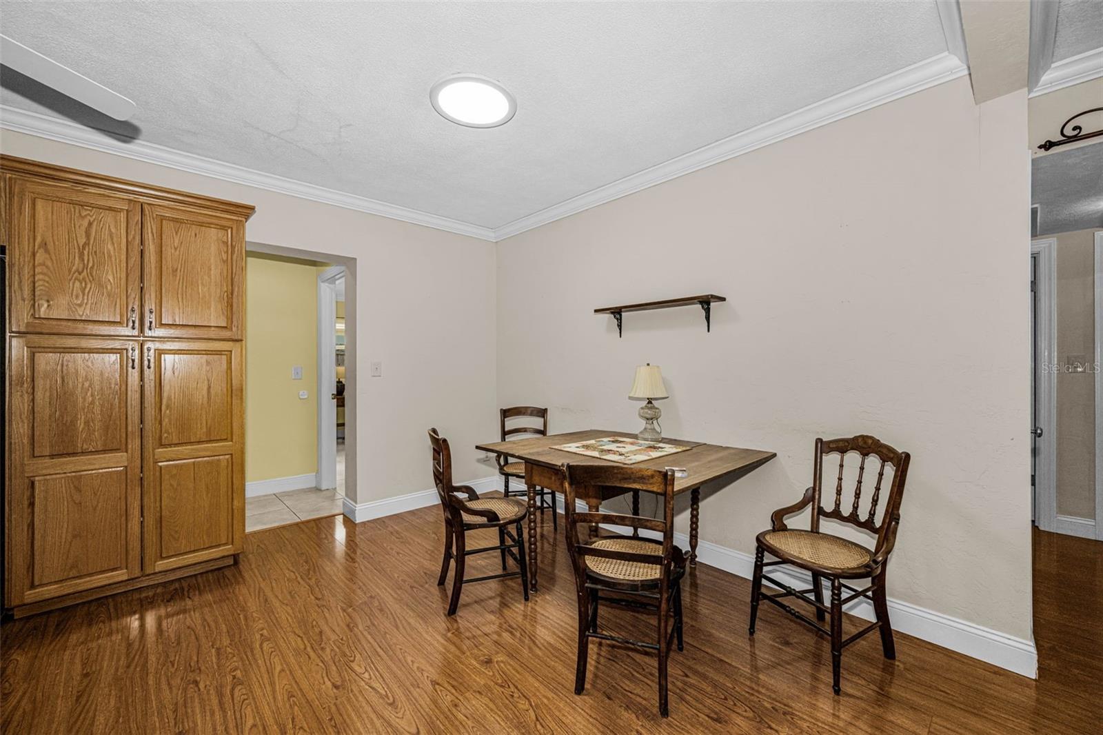 Image 16 of 70 For 253 Park Circle S