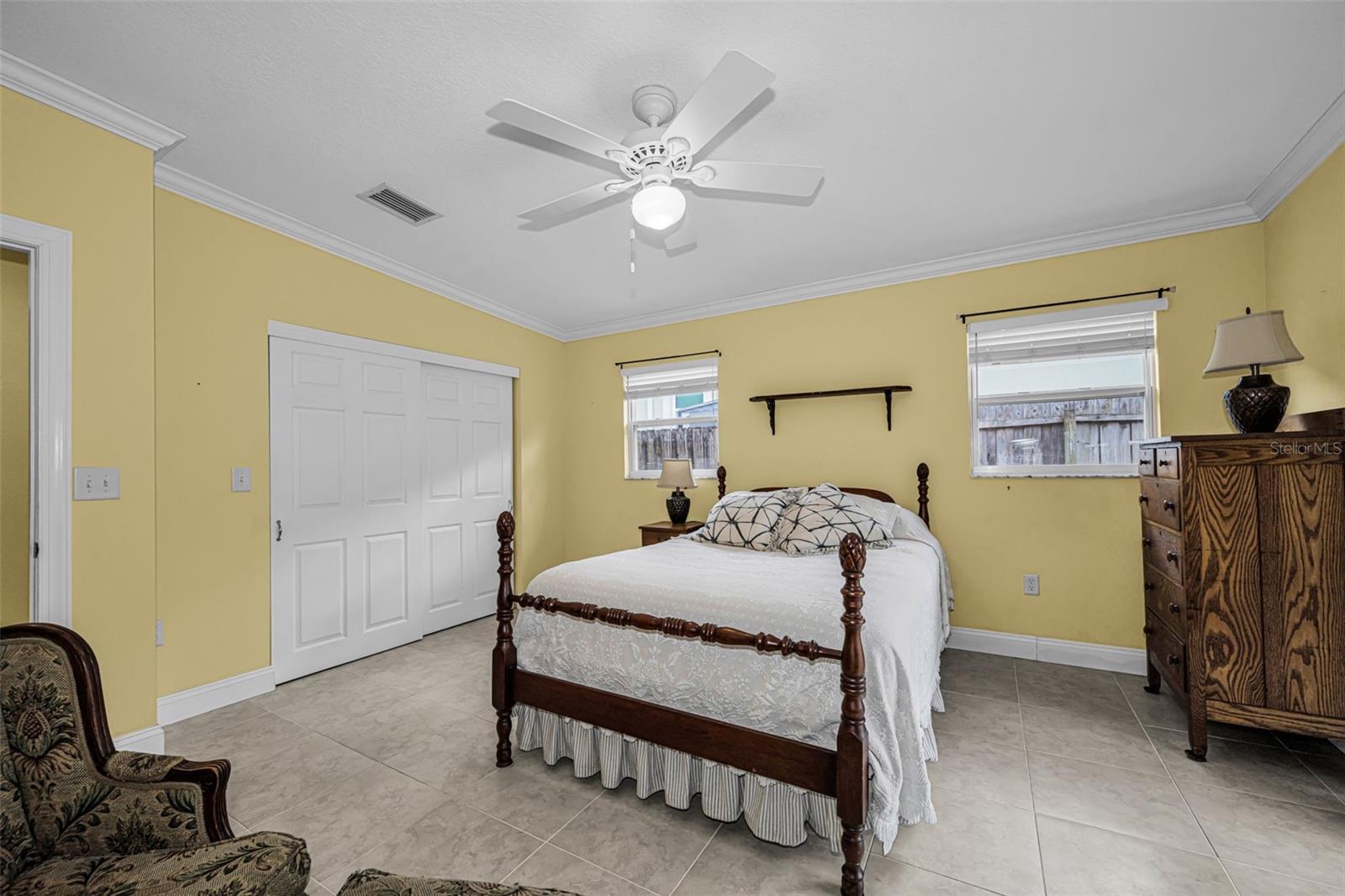 Image 18 of 70 For 253 Park Circle S