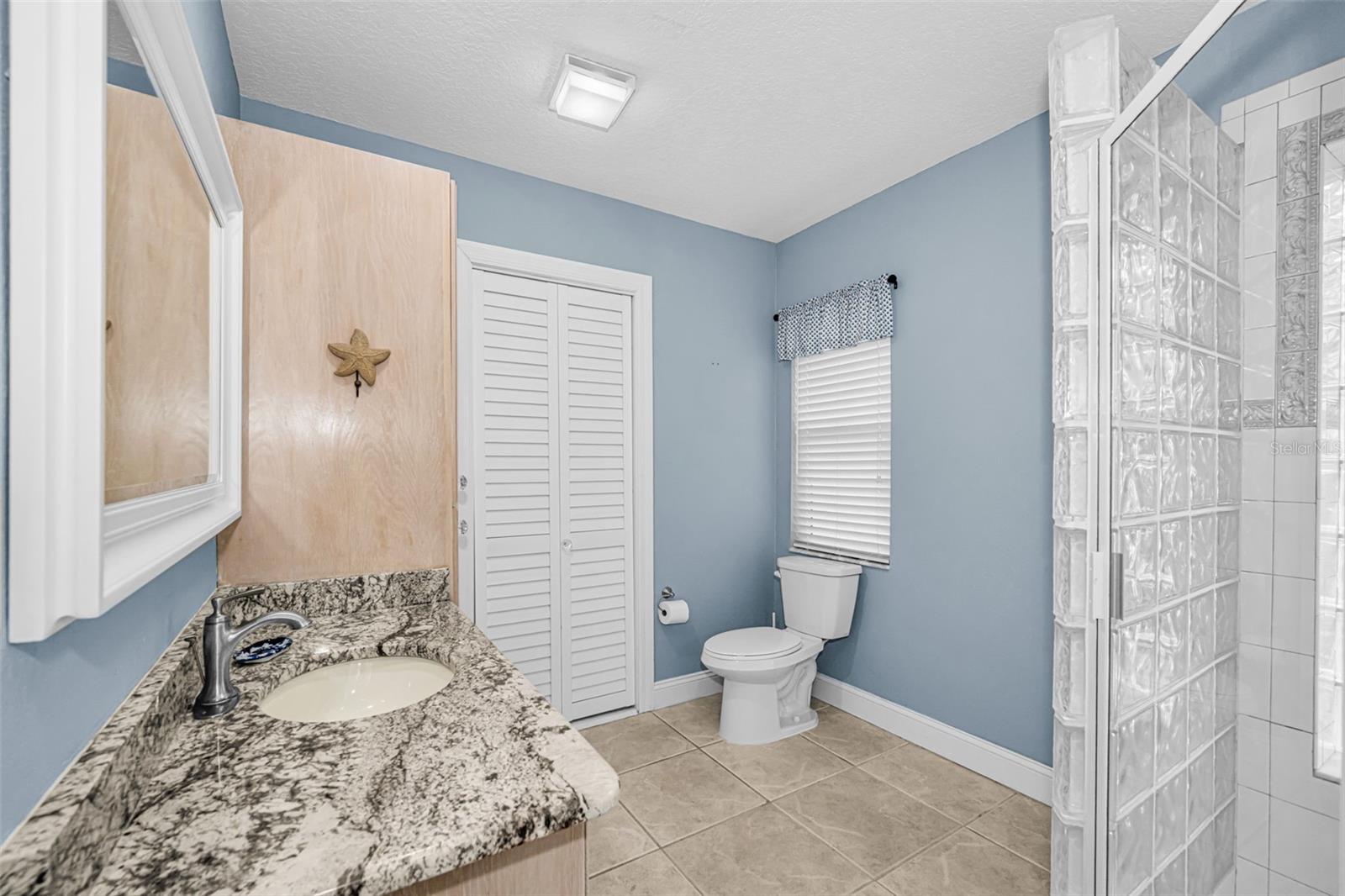 Image 20 of 70 For 253 Park Circle S