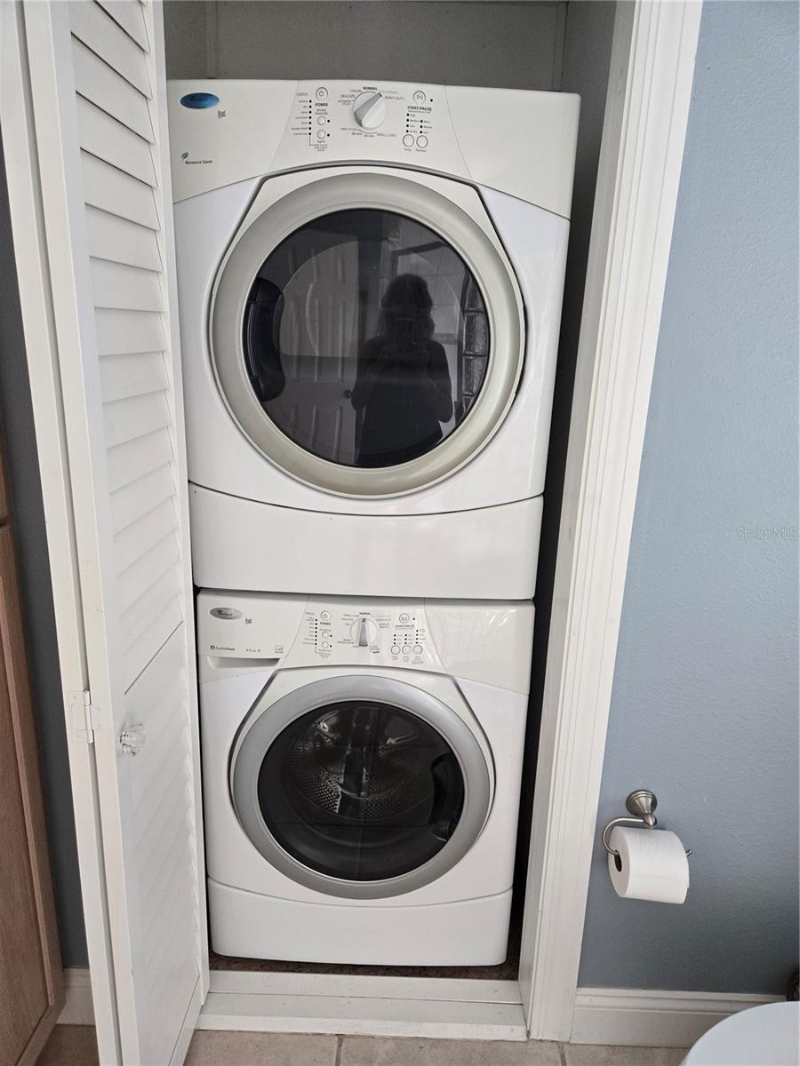 Image 21 of 70 For 253 Park Circle S