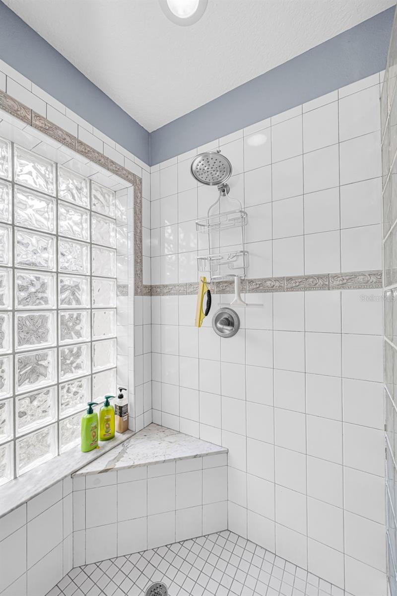 Image 23 of 70 For 253 Park Circle S