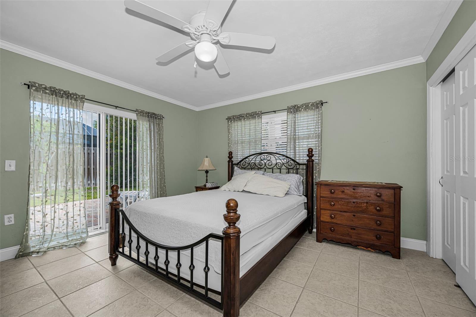 Image 24 of 70 For 253 Park Circle S