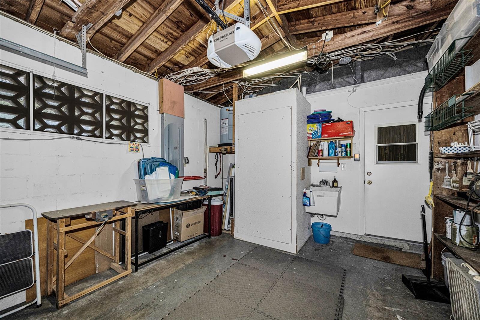 Image 28 of 70 For 253 Park Circle S