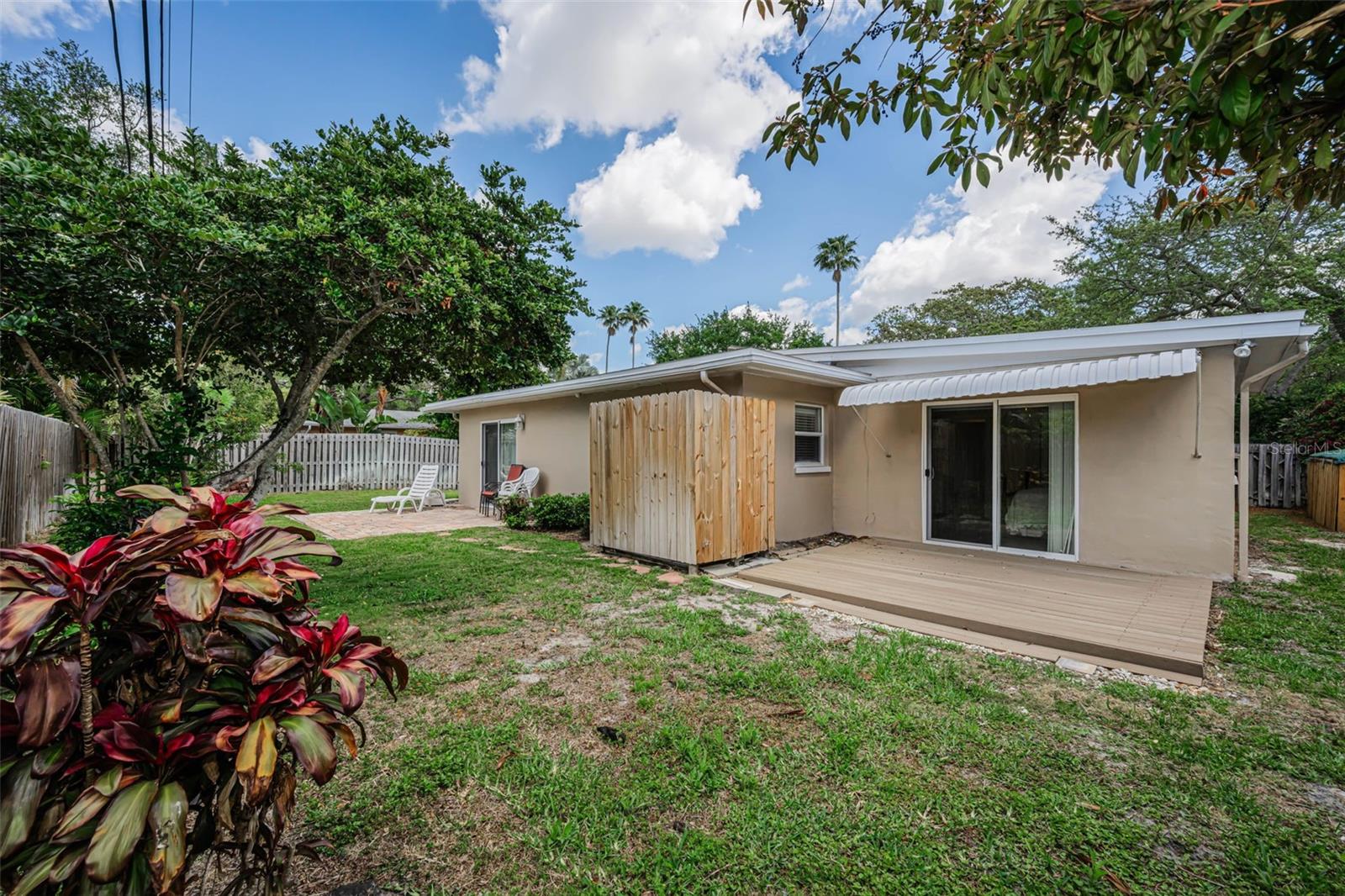 Image 33 of 70 For 253 Park Circle S