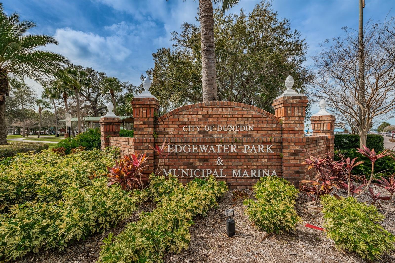 Image 56 of 70 For 253 Park Circle S