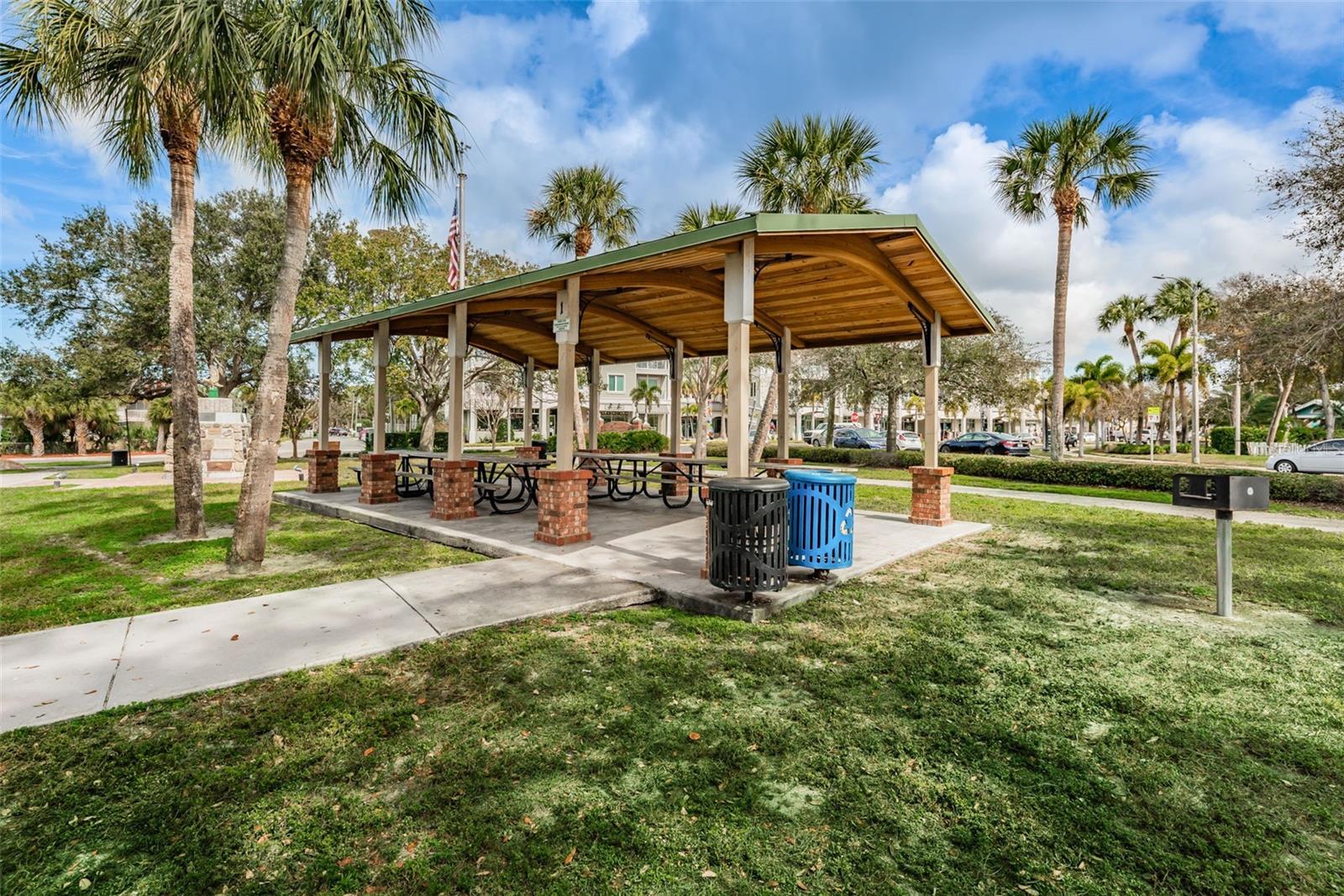 Image 58 of 70 For 253 Park Circle S