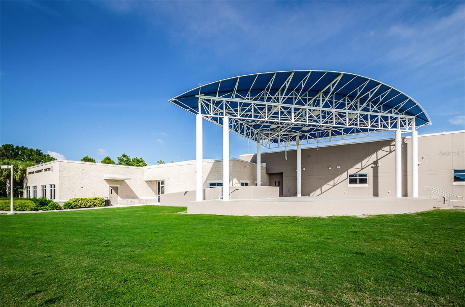 Image 60 of 70 For 253 Park Circle S