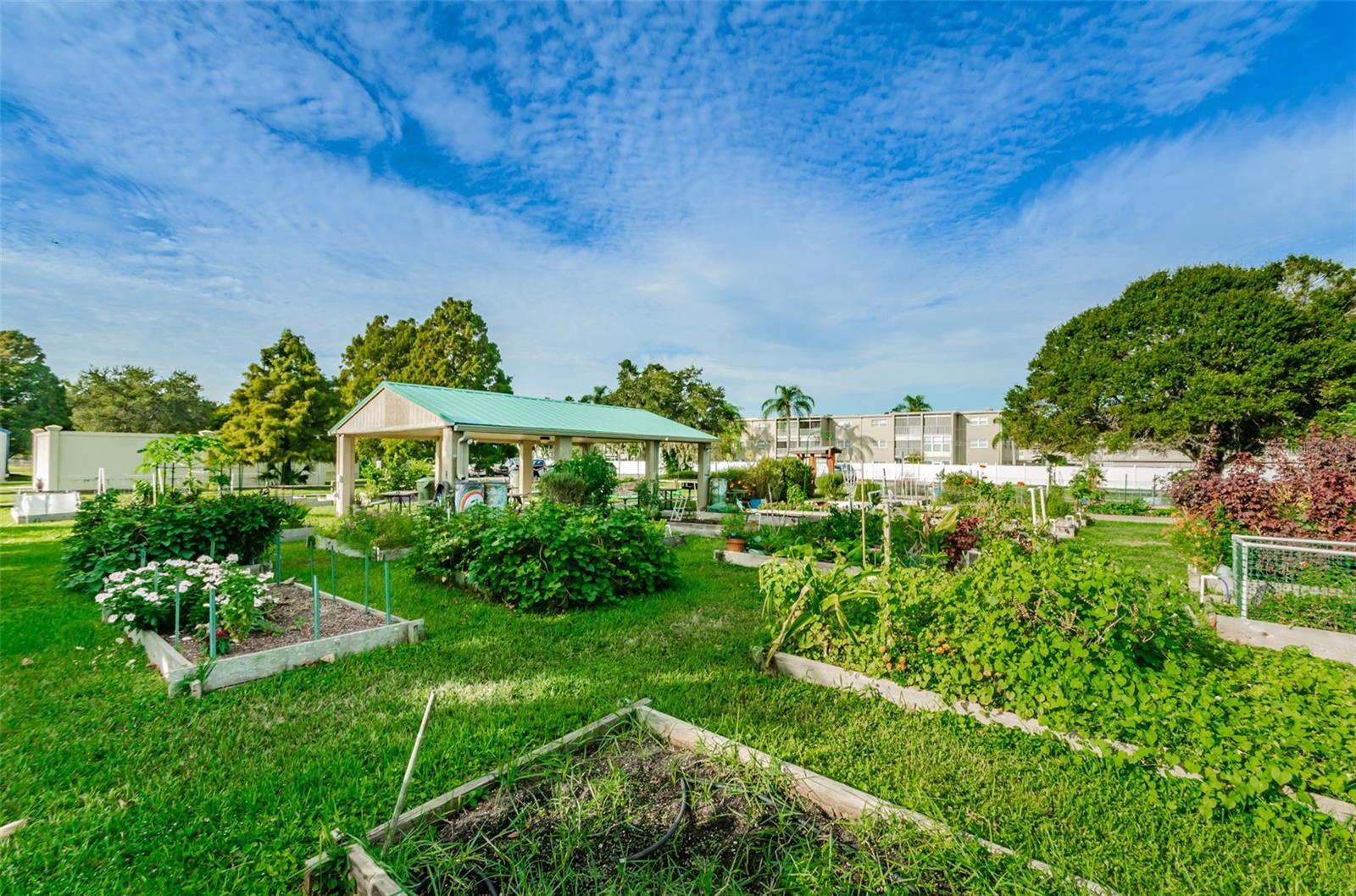 Image 68 of 70 For 253 Park Circle S