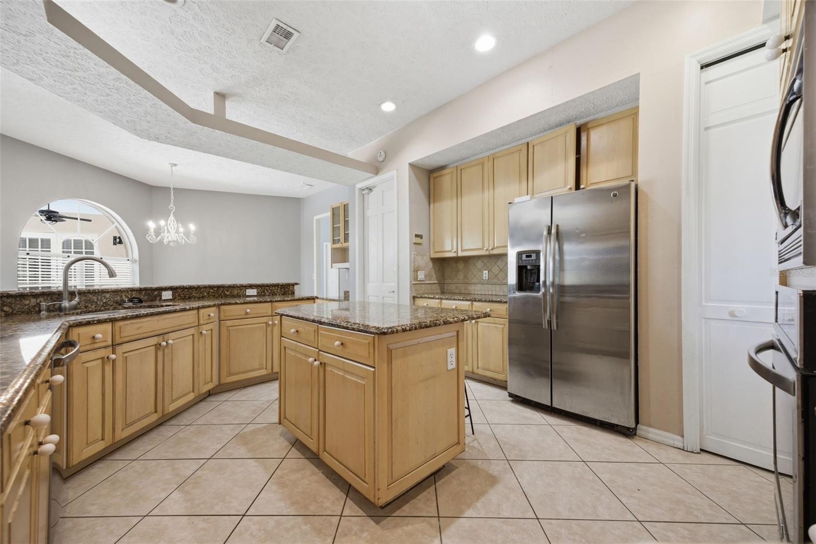 Image 10 of 53 For 18629 Avenue Capri