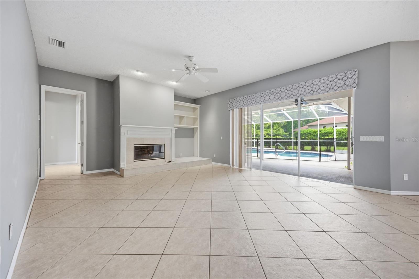 Image 12 of 53 For 18629 Avenue Capri