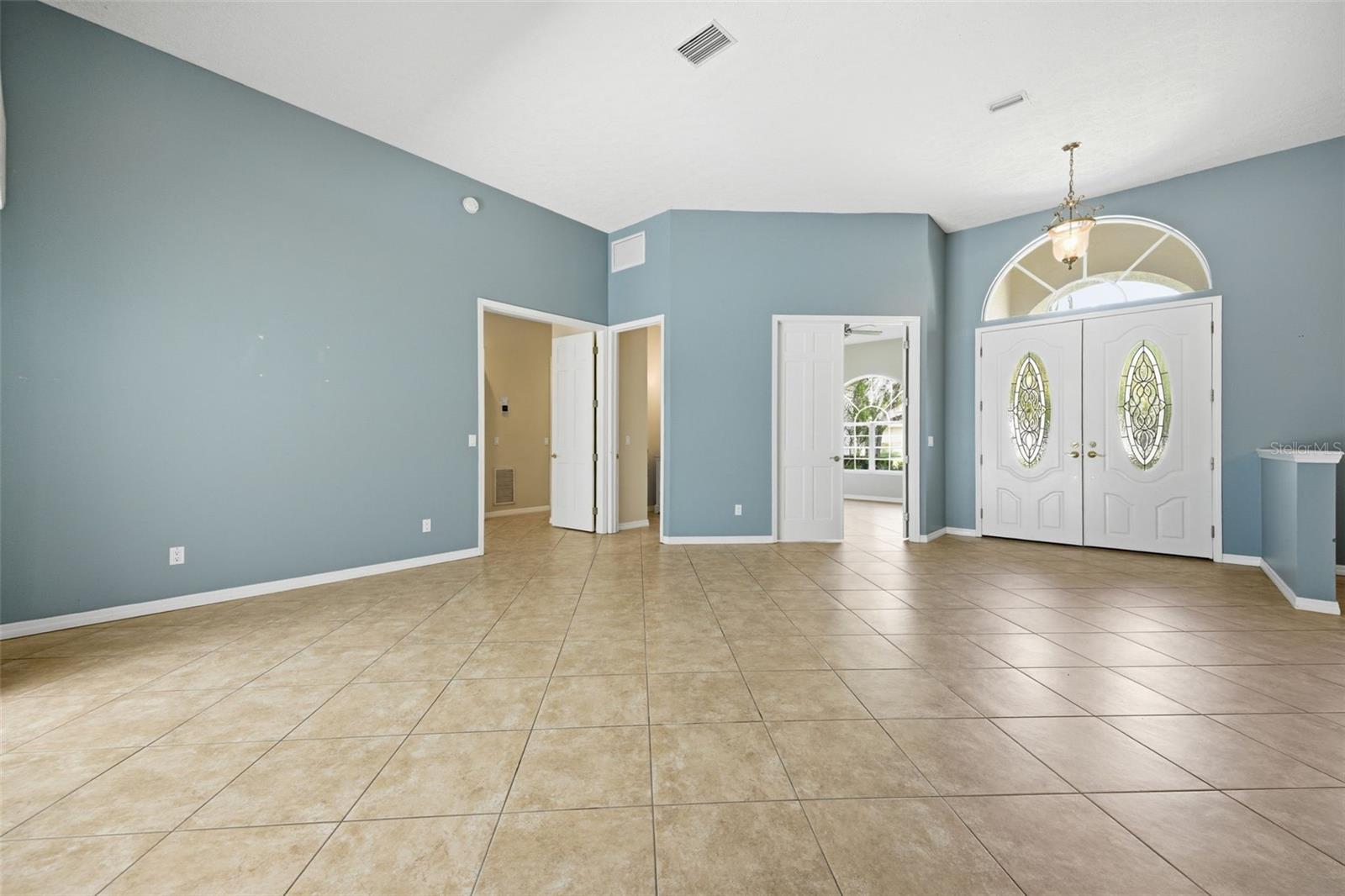 Image 16 of 53 For 18629 Avenue Capri