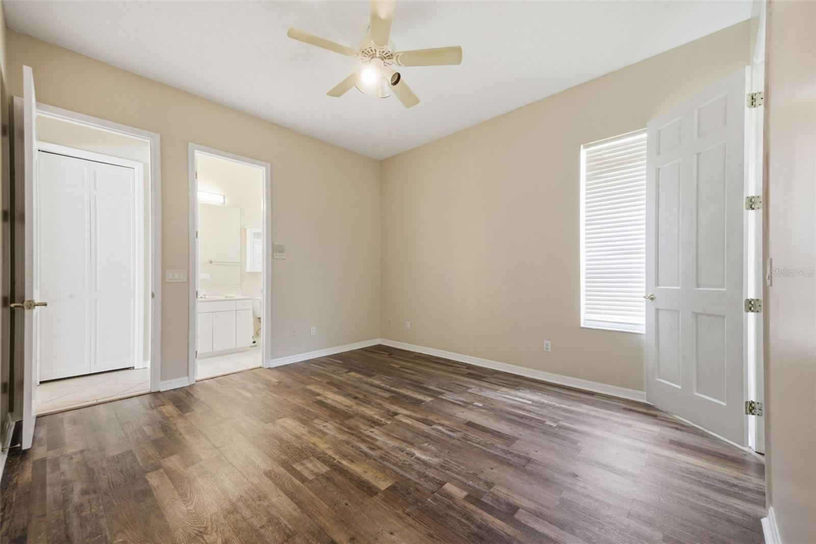 Image 23 of 53 For 18629 Avenue Capri