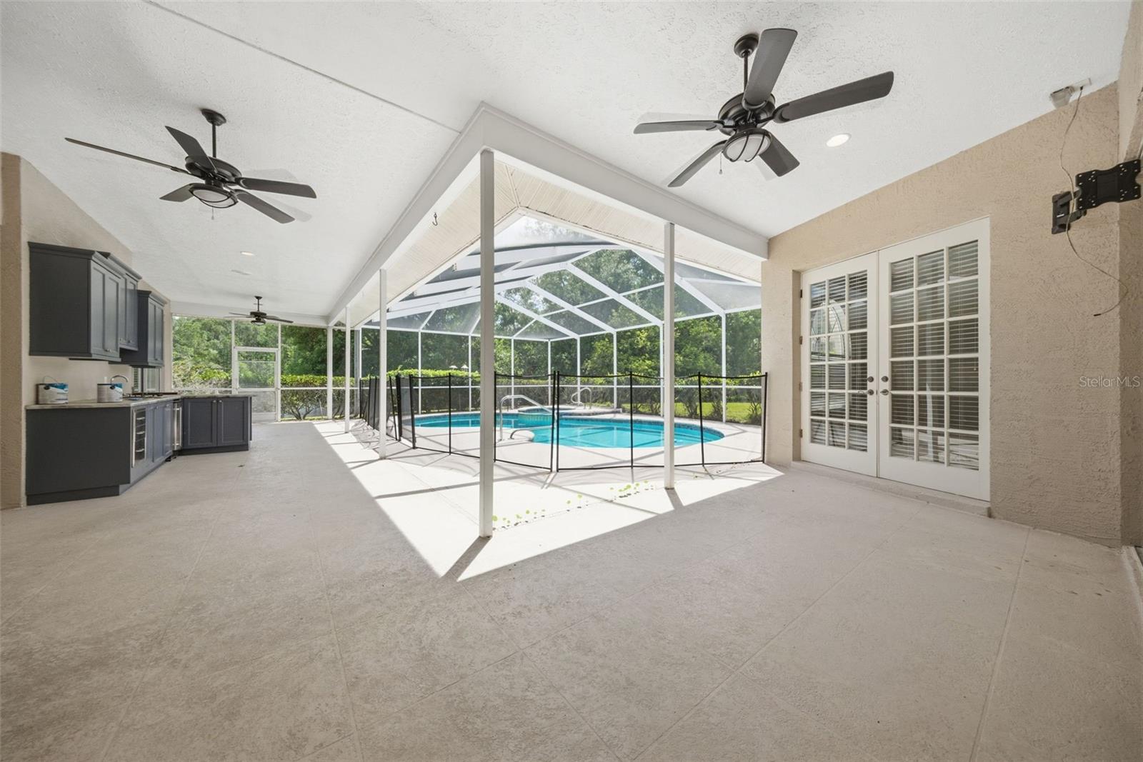 Image 35 of 53 For 18629 Avenue Capri