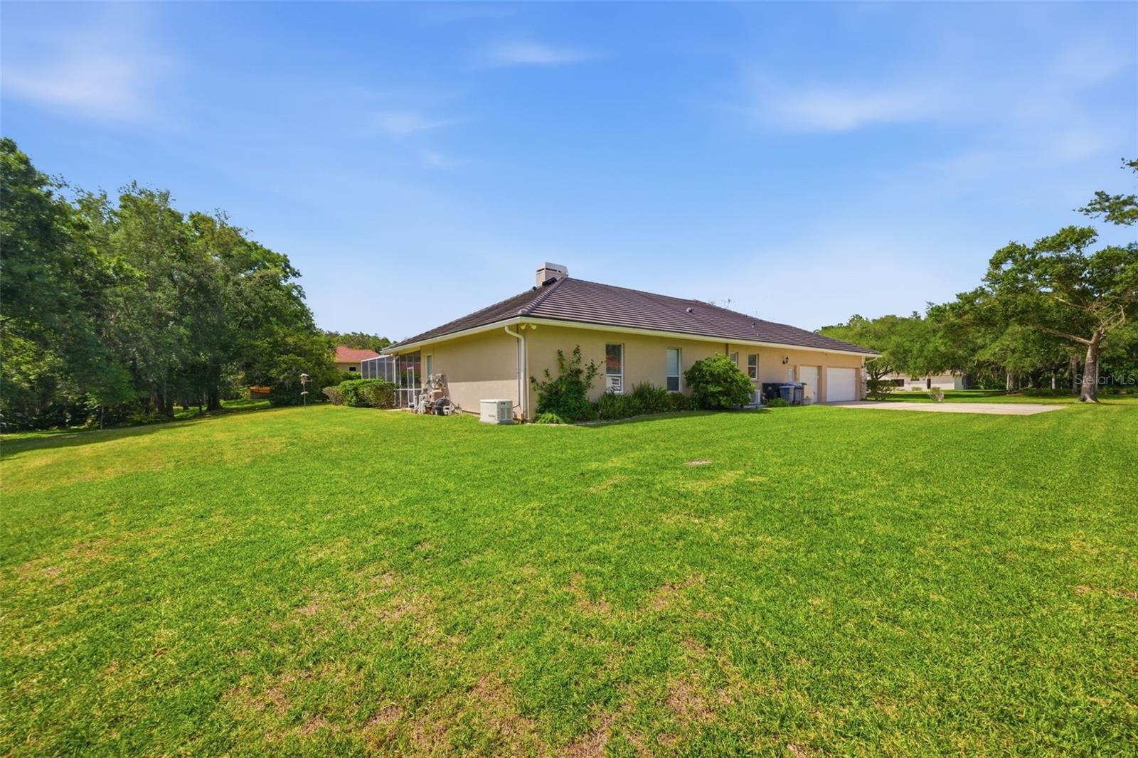 Image 40 of 53 For 18629 Avenue Capri