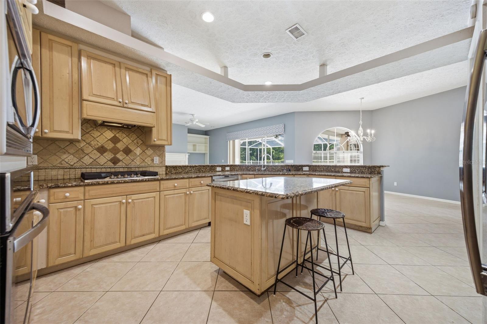 Image 6 of 53 For 18629 Avenue Capri