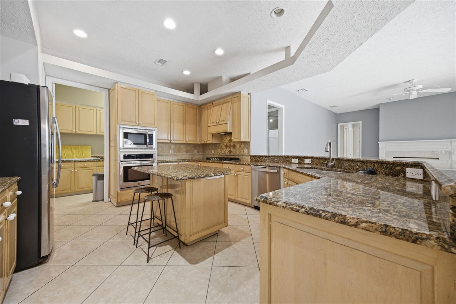 Image 7 of 53 For 18629 Avenue Capri