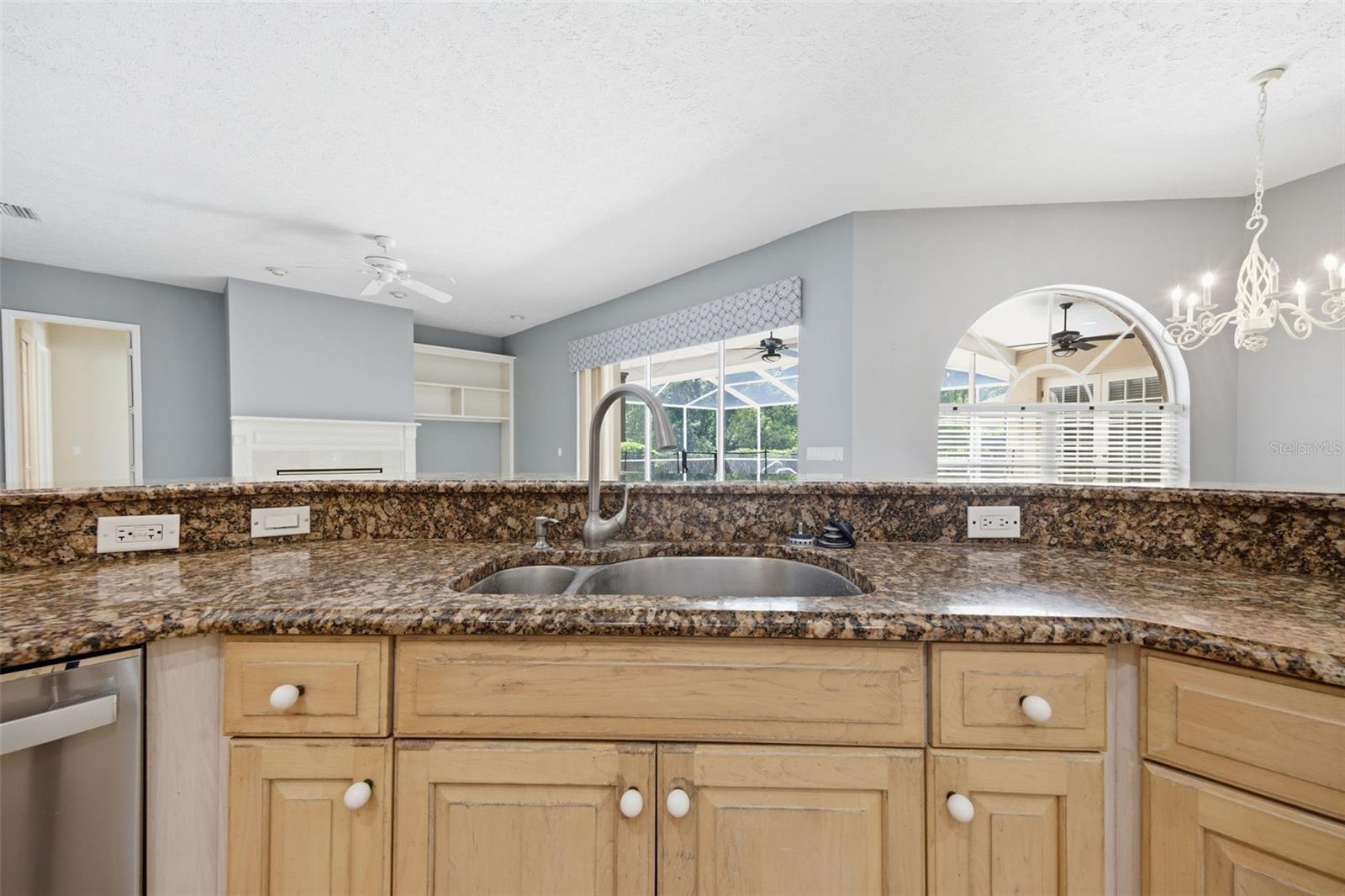 Image 9 of 53 For 18629 Avenue Capri