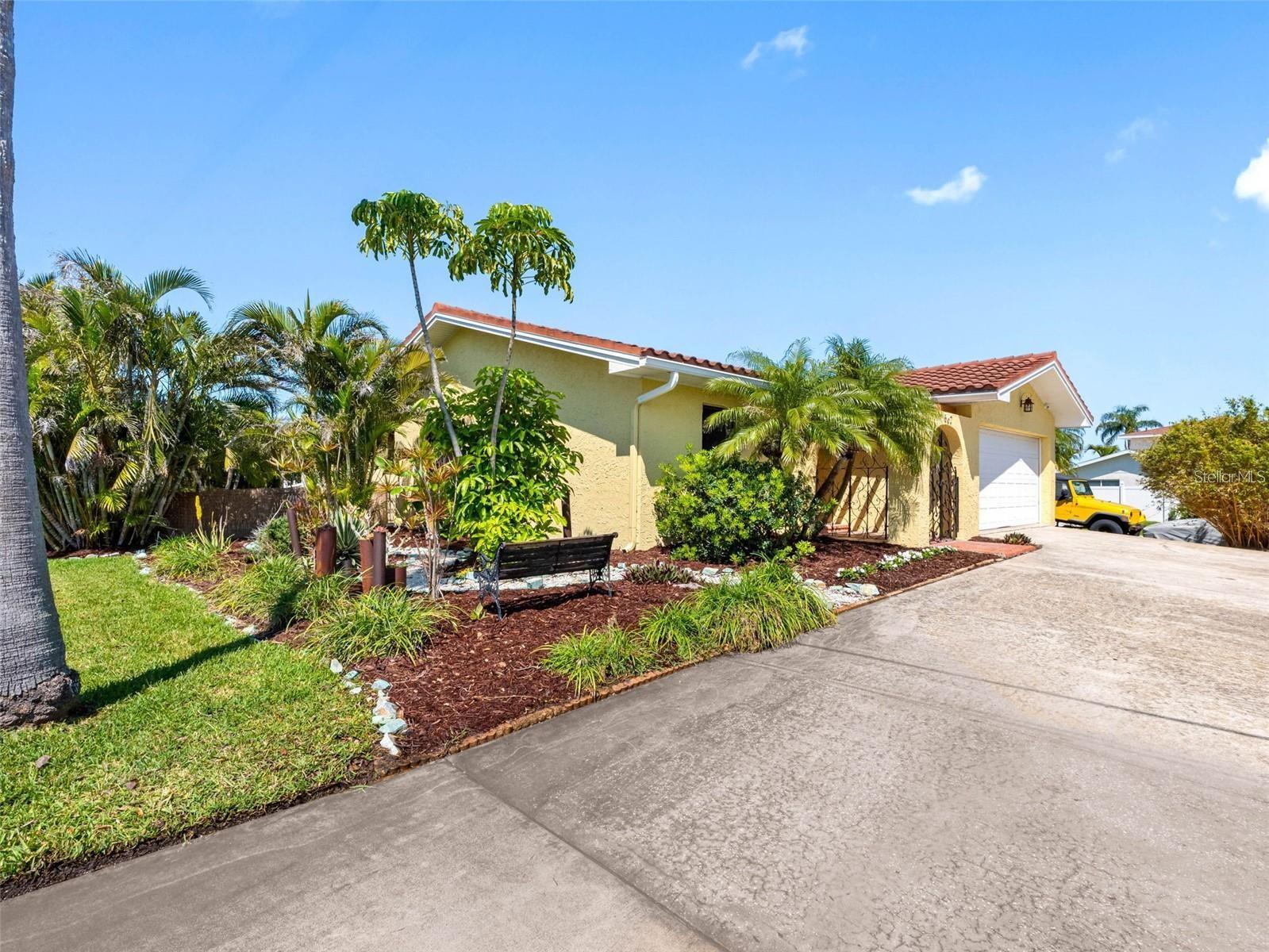 Image 14 of 51 For 562 Johns Pass Avenue