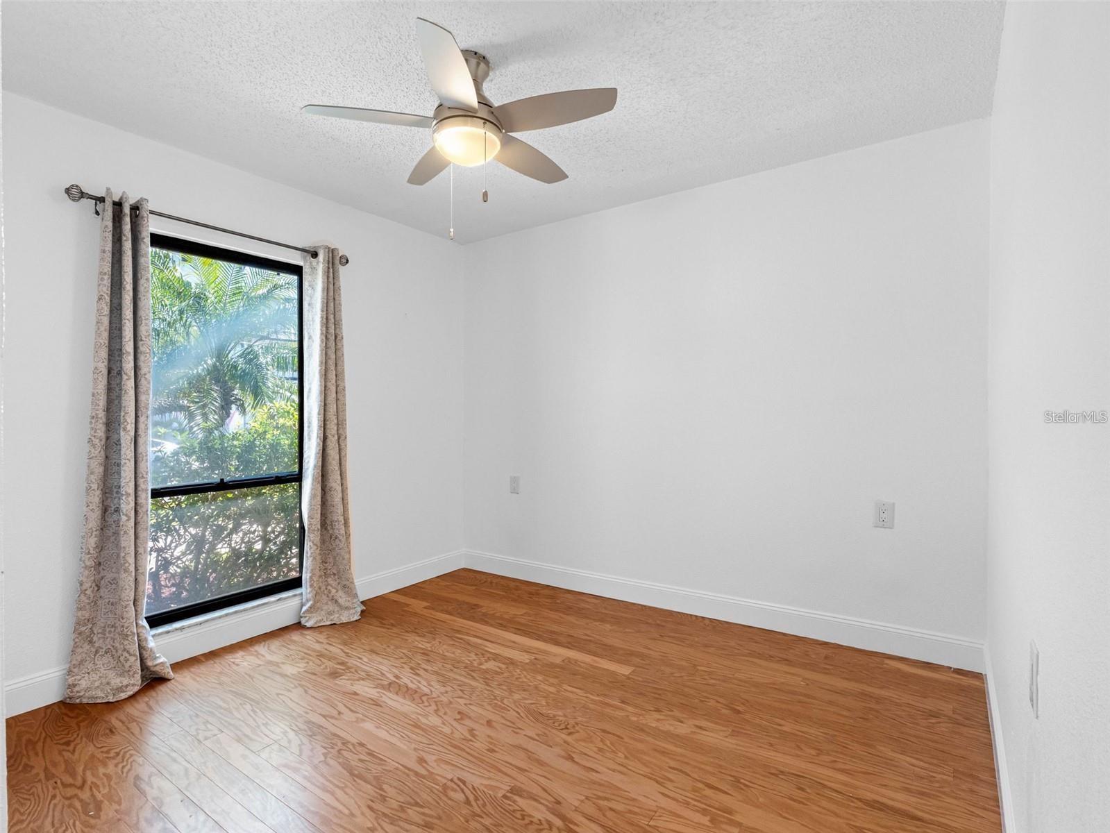 Image 24 of 51 For 562 Johns Pass Avenue