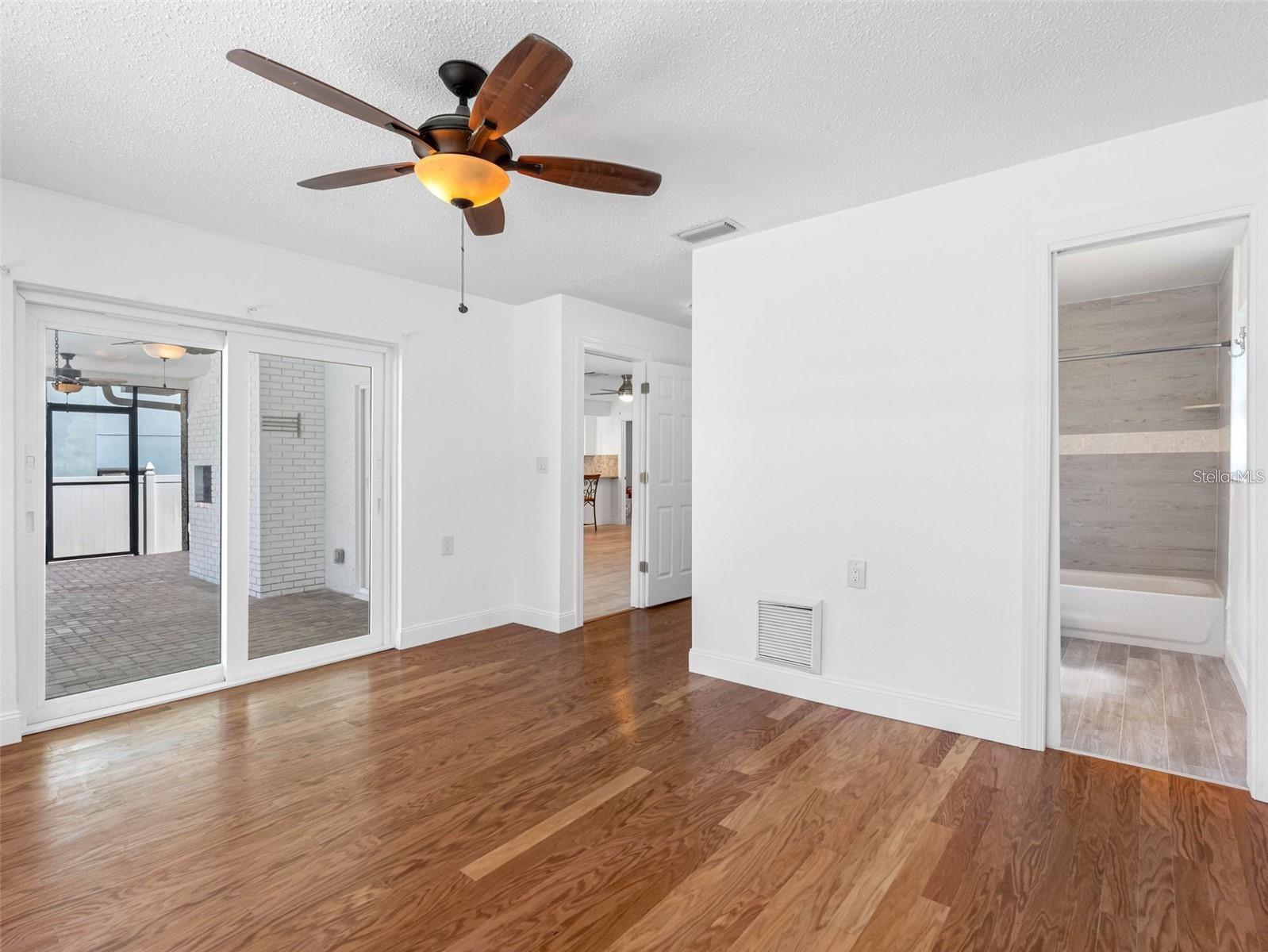 Image 31 of 51 For 562 Johns Pass Avenue