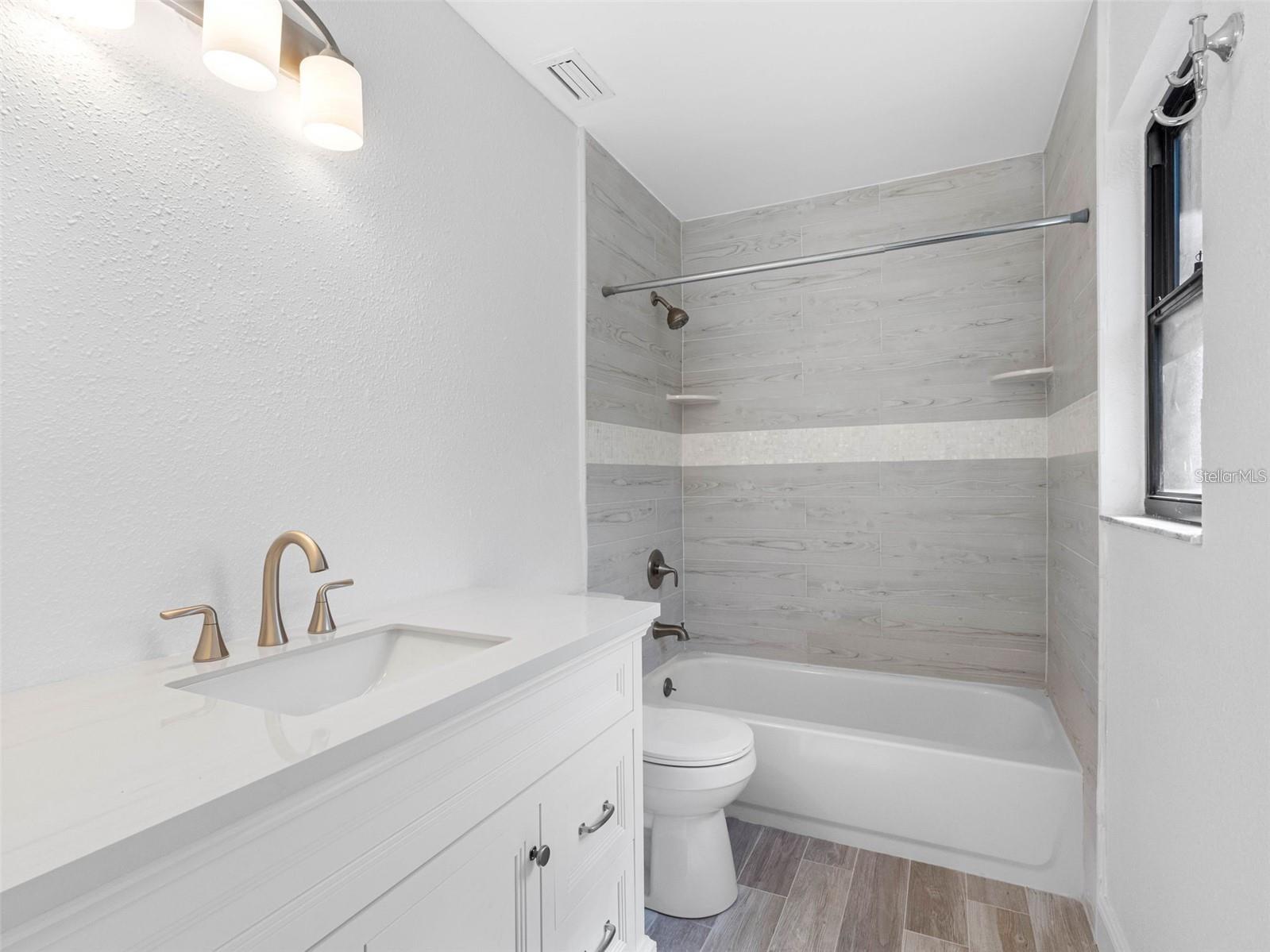 Image 34 of 51 For 562 Johns Pass Avenue