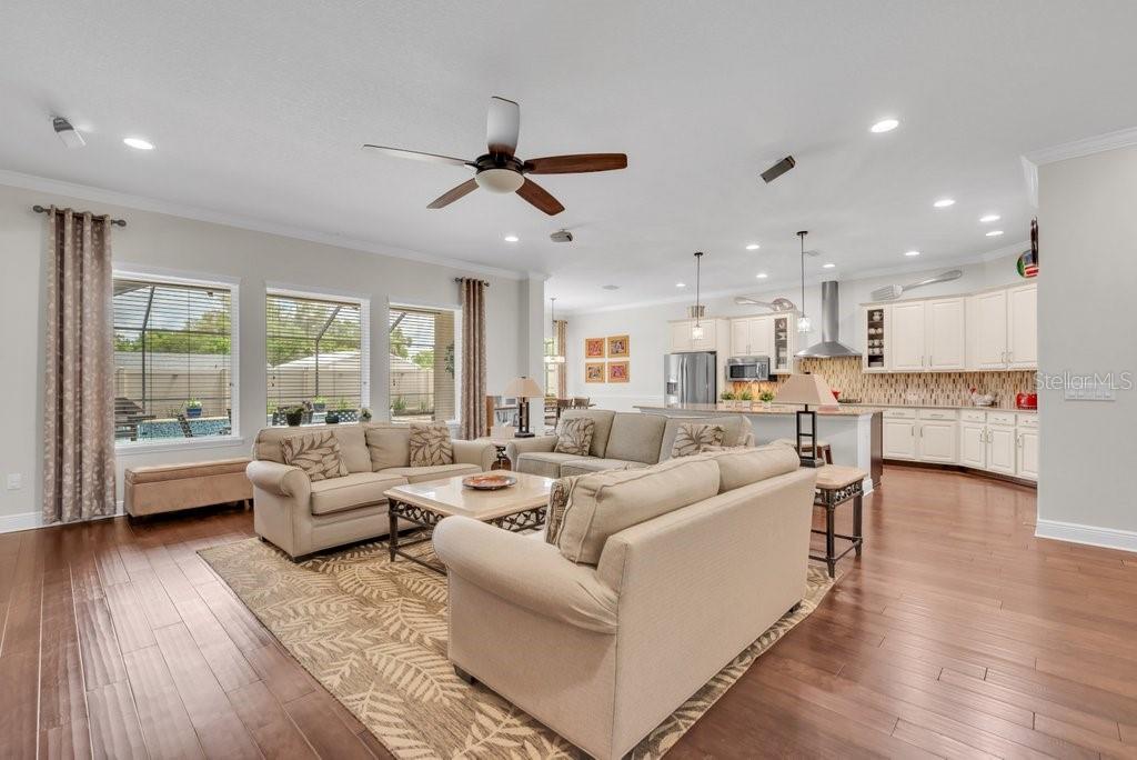 Listing photo id 8 for 1221 Cadence Court