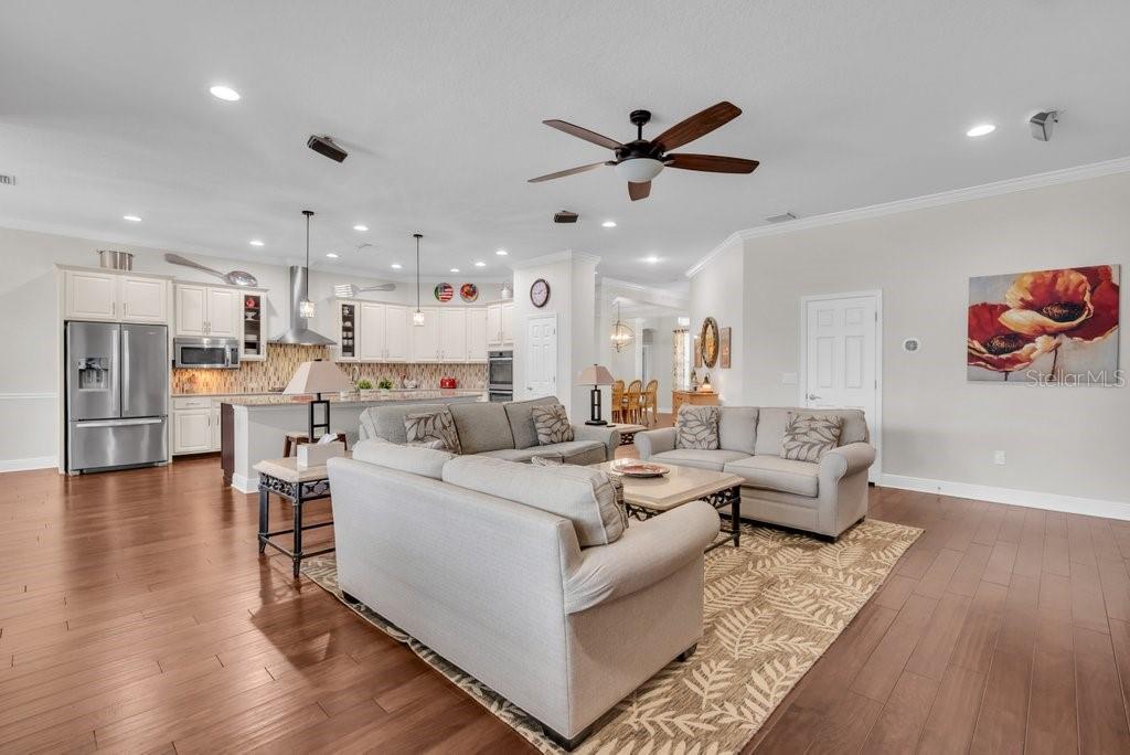 Listing photo id 9 for 1221 Cadence Court