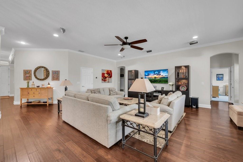 Listing photo id 10 for 1221 Cadence Court