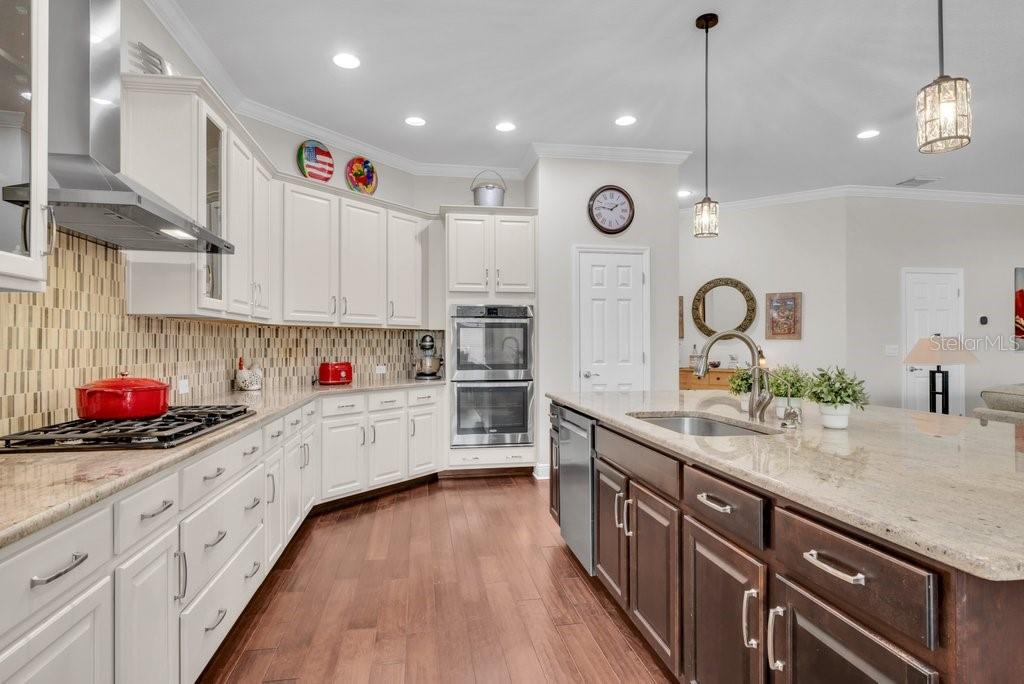 Listing photo id 13 for 1221 Cadence Court