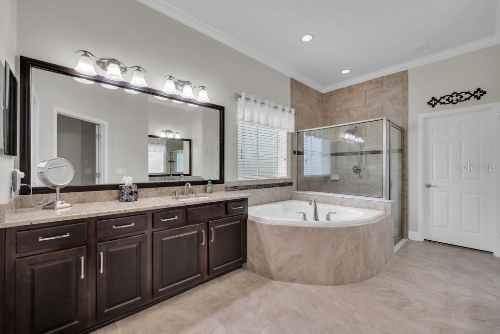 Listing photo id 19 for 1221 Cadence Court