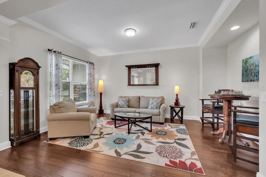 Listing photo id 3 for 1221 Cadence Court